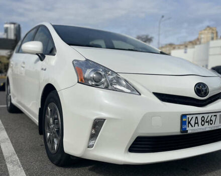 Белый Тойота Prius v, объемом двигателя 1.8 л и пробегом 253 тыс. км за 14400 $, фото 2 на Automoto.ua