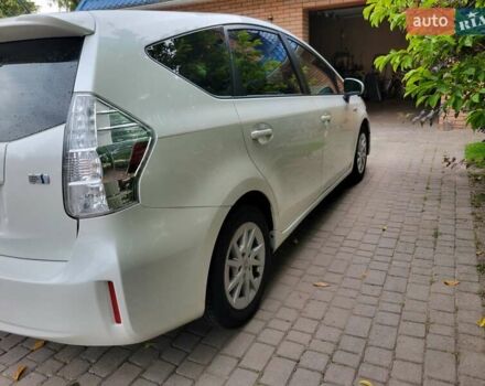 Белый Тойота Prius v, объемом двигателя 1.8 л и пробегом 197 тыс. км за 14000 $, фото 8 на Automoto.ua