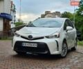 Белый Тойота Prius v, объемом двигателя 1.8 л и пробегом 209 тыс. км за 12900 $, фото 1 на Automoto.ua