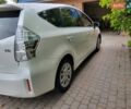 Білий Тойота Prius v, об'ємом двигуна 1.8 л та пробігом 200 тис. км за 13650 $, фото 1 на Automoto.ua