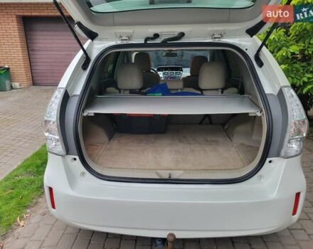 Белый Тойота Prius v, объемом двигателя 1.8 л и пробегом 197 тыс. км за 14000 $, фото 9 на Automoto.ua