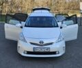 Белый Тойота Prius v, объемом двигателя 1.8 л и пробегом 180 тыс. км за 13500 $, фото 1 на Automoto.ua