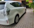 Белый Тойота Prius v, объемом двигателя 1.8 л и пробегом 200 тыс. км за 13650 $, фото 1 на Automoto.ua