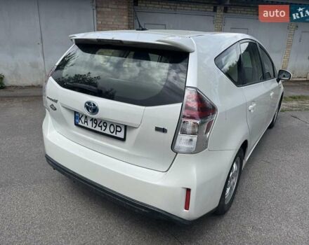 Белый Тойота Prius v, объемом двигателя 1.8 л и пробегом 170 тыс. км за 13450 $, фото 3 на Automoto.ua