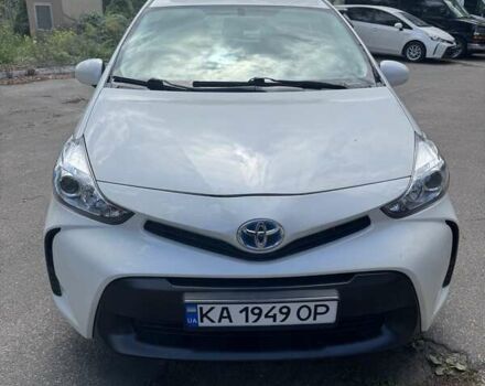 Белый Тойота Prius v, объемом двигателя 1.8 л и пробегом 170 тыс. км за 13450 $, фото 6 на Automoto.ua