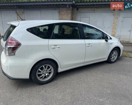Белый Тойота Prius v, объемом двигателя 1.8 л и пробегом 170 тыс. км за 13450 $, фото 4 на Automoto.ua