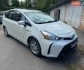 Белый Тойота Prius v, объемом двигателя 1.8 л и пробегом 100 тыс. км за 13500 $, фото 1 на Automoto.ua