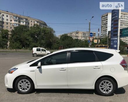 Білий Тойота Prius v, об'ємом двигуна 1.8 л та пробігом 257 тис. км за 15800 $, фото 6 на Automoto.ua