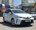 Белый Тойота Prius v, объемом двигателя 1.8 л и пробегом 257 тыс. км за 15800 $, фото 1 на Automoto.ua