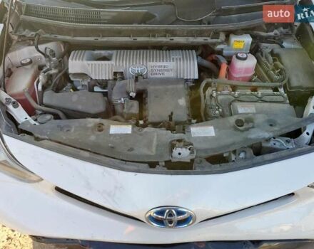 Білий Тойота Prius v, об'ємом двигуна 1.8 л та пробігом 147 тис. км за 3000 $, фото 10 на Automoto.ua