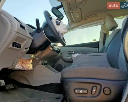 Білий Тойота Prius v, об'ємом двигуна 1.8 л та пробігом 147 тис. км за 3000 $, фото 6 на Automoto.ua