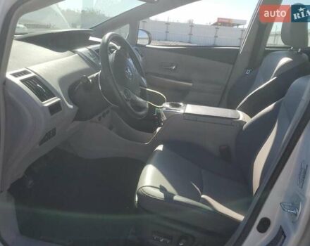 Білий Тойота Prius v, об'ємом двигуна 1.8 л та пробігом 53 тис. км за 3000 $, фото 6 на Automoto.ua