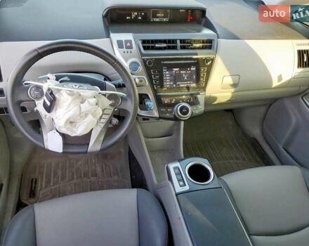 Білий Тойота Prius v, об'ємом двигуна 1.8 л та пробігом 147 тис. км за 3000 $, фото 7 на Automoto.ua