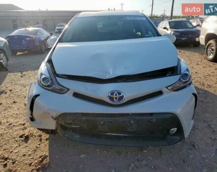 Білий Тойота Prius v, об'ємом двигуна 1.8 л та пробігом 147 тис. км за 3000 $, фото 4 на Automoto.ua