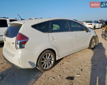 Білий Тойота Prius v, об'ємом двигуна 1.8 л та пробігом 147 тис. км за 3000 $, фото 2 на Automoto.ua