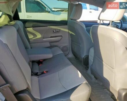 Білий Тойота Prius v, об'ємом двигуна 1.8 л та пробігом 147 тис. км за 3000 $, фото 9 на Automoto.ua