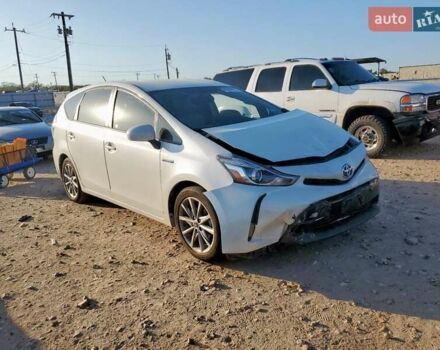 Білий Тойота Prius v, об'ємом двигуна 1.8 л та пробігом 147 тис. км за 3000 $, фото 3 на Automoto.ua
