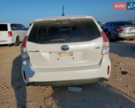 Білий Тойота Prius v, об'ємом двигуна 1.8 л та пробігом 147 тис. км за 3000 $, фото 5 на Automoto.ua