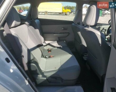 Білий Тойота Prius v, об'ємом двигуна 1.8 л та пробігом 53 тис. км за 3000 $, фото 9 на Automoto.ua