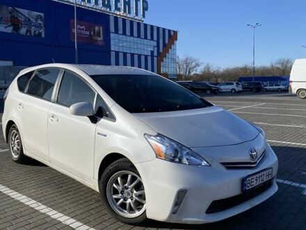 Білий Тойота Prius v, об'ємом двигуна 1.8 л та пробігом 212 тис. км за 15000 $, фото 1 на Automoto.ua