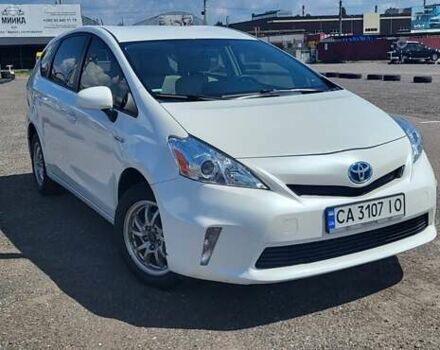 Белый Тойота Prius v, объемом двигателя 1.8 л и пробегом 230 тыс. км за 13500 $, фото 1 на Automoto.ua