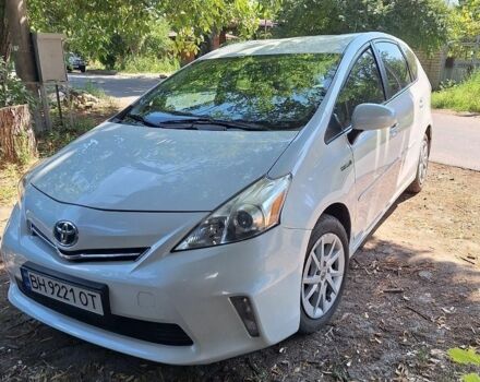 Білий Тойота Prius v, об'ємом двигуна 1.8 л та пробігом 218 тис. км за 12500 $, фото 1 на Automoto.ua