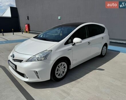 Белый Тойота Prius v, объемом двигателя 1.8 л и пробегом 298 тыс. км за 10200 $, фото 1 на Automoto.ua