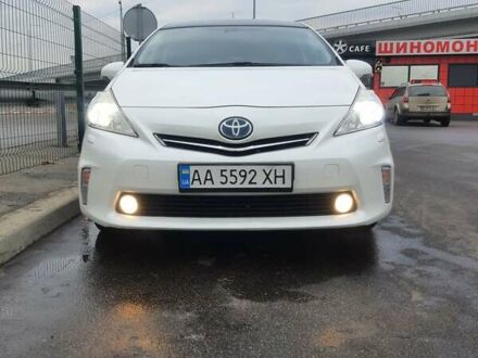 Білий Тойота Prius v, об'ємом двигуна 1.8 л та пробігом 258 тис. км за 14500 $, фото 1 на Automoto.ua