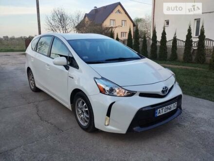 Белый Тойота Prius v, объемом двигателя 0 л и пробегом 272 тыс. км за 15500 $, фото 1 на Automoto.ua