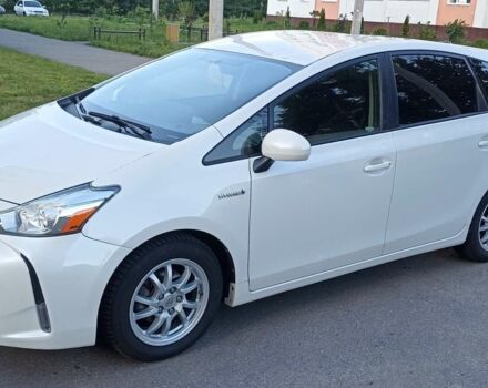 Белый Тойота Prius v, объемом двигателя 1.8 л и пробегом 390 тыс. км за 13200 $, фото 1 на Automoto.ua