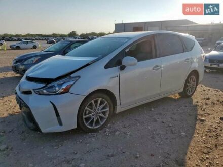 Білий Тойота Prius v, об'ємом двигуна 1.8 л та пробігом 147 тис. км за 3000 $, фото 1 на Automoto.ua