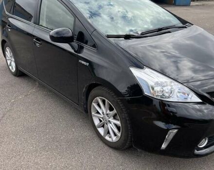 Черный Тойота Prius v, объемом двигателя 1.8 л и пробегом 240 тыс. км за 13000 $, фото 2 на Automoto.ua