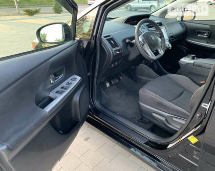 Чорний Тойота Prius v, об'ємом двигуна 1.8 л та пробігом 145 тис. км за 15300 $, фото 9 на Automoto.ua