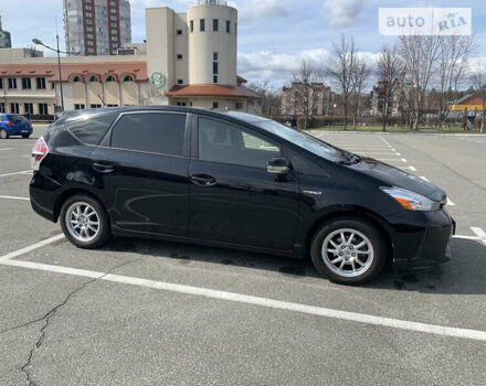 Чорний Тойота Prius v, об'ємом двигуна 1.8 л та пробігом 200 тис. км за 13500 $, фото 5 на Automoto.ua