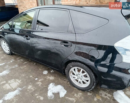 Черный Тойота Prius v, объемом двигателя 1.8 л и пробегом 277 тыс. км за 11500 $, фото 1 на Automoto.ua
