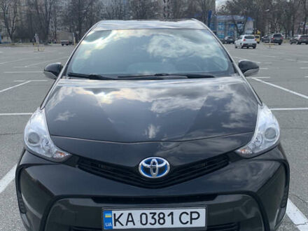 Чорний Тойота Prius v, об'ємом двигуна 1.8 л та пробігом 200 тис. км за 14400 $, фото 1 на Automoto.ua