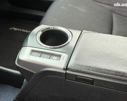 Коричневый Тойота Prius v, объемом двигателя 1.8 л и пробегом 260 тыс. км за 16490 $, фото 12 на Automoto.ua