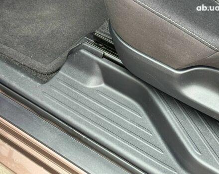 Коричневый Тойота Prius v, объемом двигателя 1.8 л и пробегом 260 тыс. км за 16490 $, фото 14 на Automoto.ua