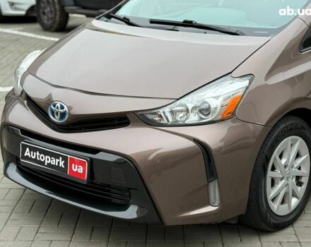 Коричневый Тойота Prius v, объемом двигателя 1.8 л и пробегом 260 тыс. км за 16490 $, фото 3 на Automoto.ua