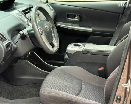 Коричневый Тойота Prius v, объемом двигателя 1.8 л и пробегом 260 тыс. км за 16490 $, фото 9 на Automoto.ua