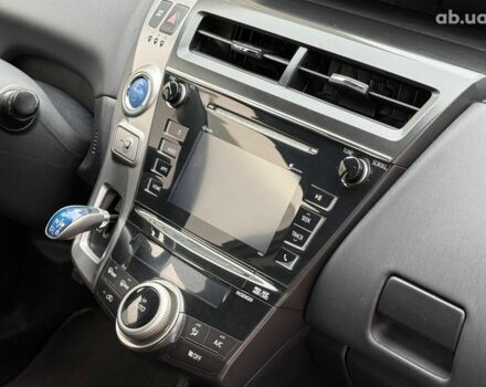 Коричневый Тойота Prius v, объемом двигателя 1.8 л и пробегом 260 тыс. км за 16490 $, фото 19 на Automoto.ua