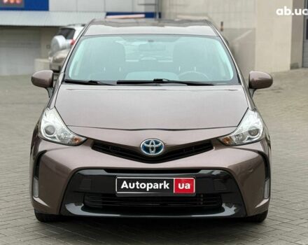 Коричневый Тойота Prius v, объемом двигателя 1.8 л и пробегом 260 тыс. км за 16490 $, фото 1 на Automoto.ua