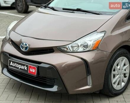 Коричневий Тойота Prius v, об'ємом двигуна 1.8 л та пробігом 260 тис. км за 16490 $, фото 3 на Automoto.ua
