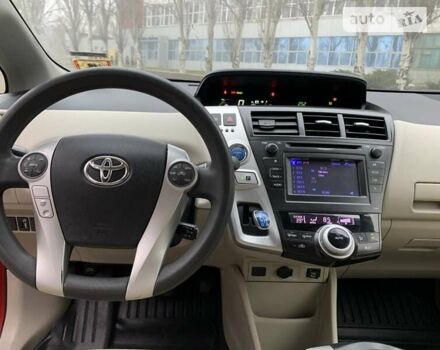 Красный Тойота Prius v, объемом двигателя 1.8 л и пробегом 225 тыс. км за 14100 $, фото 10 на Automoto.ua