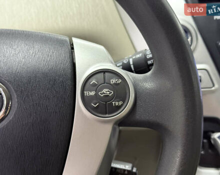 Красный Тойота Prius v, объемом двигателя 1.8 л и пробегом 235 тыс. км за 12189 $, фото 21 на Automoto.ua