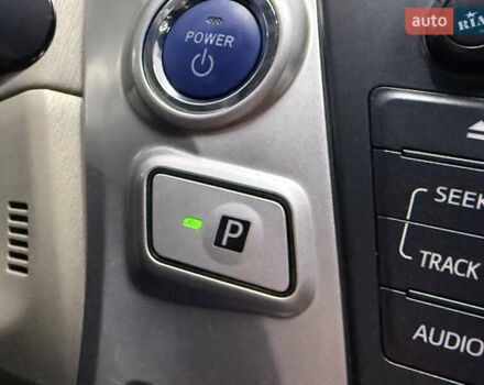 Красный Тойота Prius v, объемом двигателя 1.8 л и пробегом 235 тыс. км за 12189 $, фото 25 на Automoto.ua