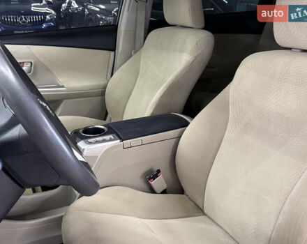 Красный Тойота Prius v, объемом двигателя 1.8 л и пробегом 235 тыс. км за 12189 $, фото 12 на Automoto.ua