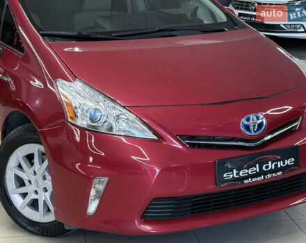 Красный Тойота Prius v, объемом двигателя 1.8 л и пробегом 235 тыс. км за 12189 $, фото 4 на Automoto.ua