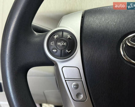 Красный Тойота Prius v, объемом двигателя 1.8 л и пробегом 235 тыс. км за 12189 $, фото 22 на Automoto.ua