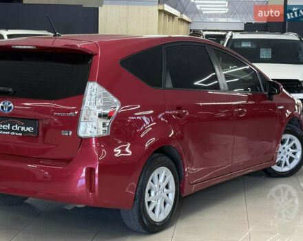 Красный Тойота Prius v, объемом двигателя 1.8 л и пробегом 235 тыс. км за 12189 $, фото 6 на Automoto.ua